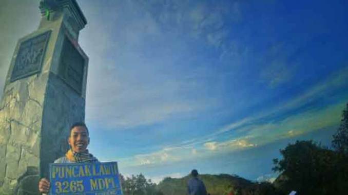 Wisata Karanganyar Puncak Gunung Lawu