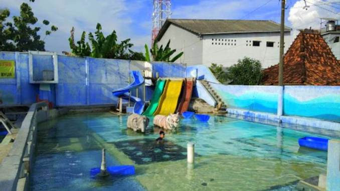 Kolam Renang Byar Byur